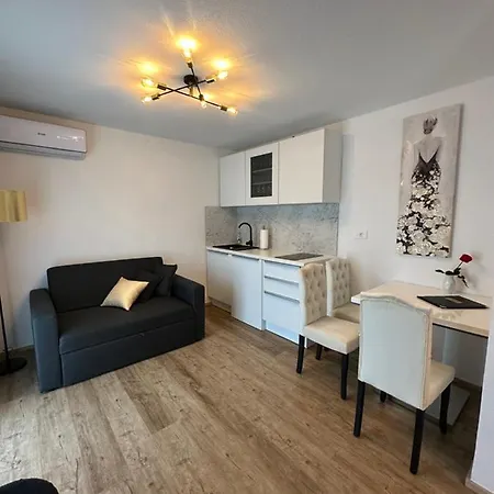 Apartmaji Melipu 1 Апартаменты Изола
